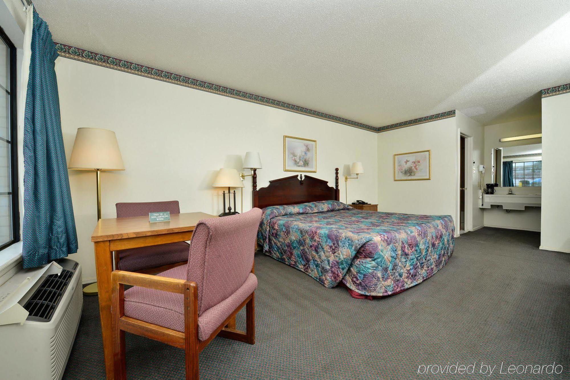 Americas Best Value Inn & Suites Russellville Exteriör bild
